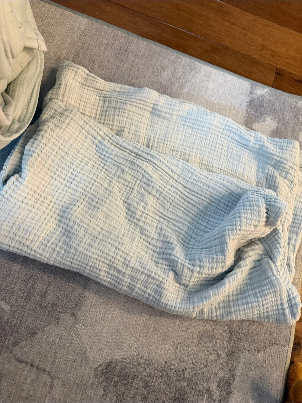 NWT Quince Queen Organic Cotton Gauze Dream Quilt with 2 shams Mist color